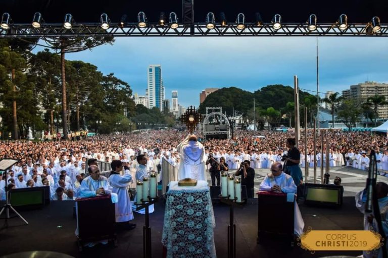 Corpus Christi terá tapetes, missa e procissão, em Curitiba