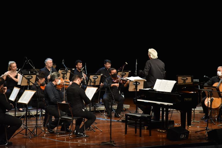 Orquestra de Cordas Bachiana Filarmônica e maestro João Carlos Martins se apresentam no Teatro Liberdade