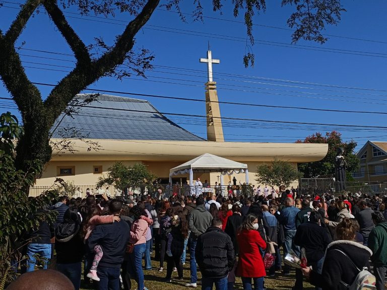 65ª Festa de Santa Rita de Cássia atrai milhares de fiéis e movimenta Santuário, no Hauer