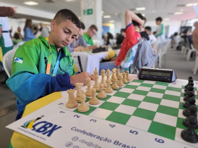 Estudante-atleta paranaense é convocado em 1º lugar para disputa mundial de Xadrez