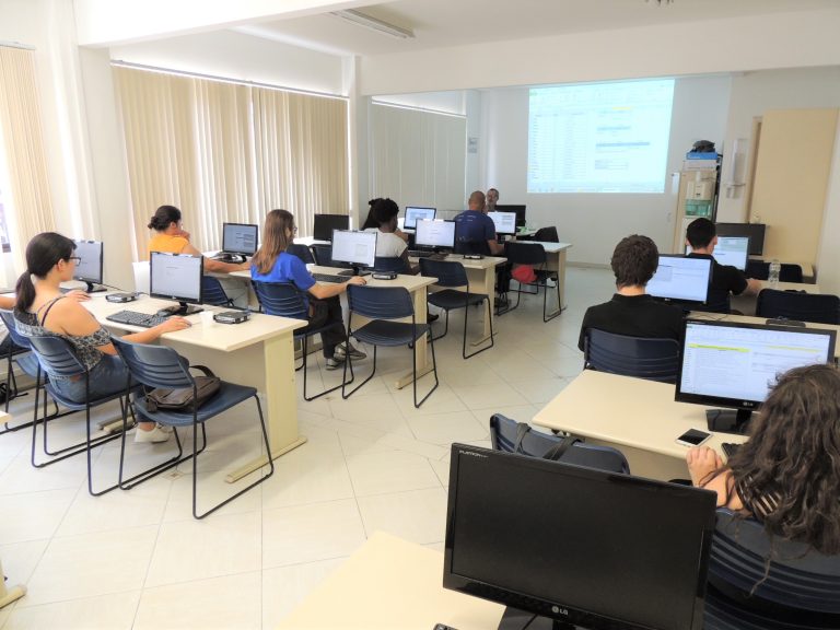 De Informática a Oratória: cursos de qualificação gratuitos conectam gerações