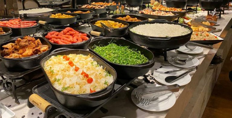 Grand Mercure Curitiba Rayon promove edição especial da sua tradicional feijoada