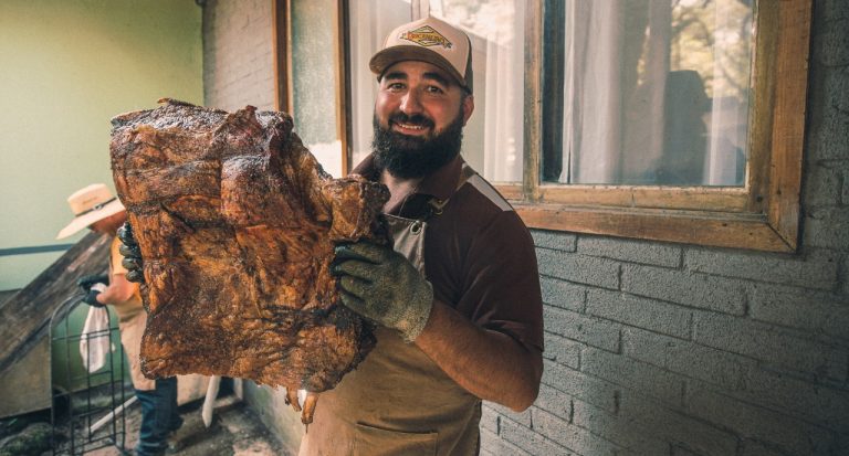 Restaurante Bucaneiro promove costela fogo de chão beneficente