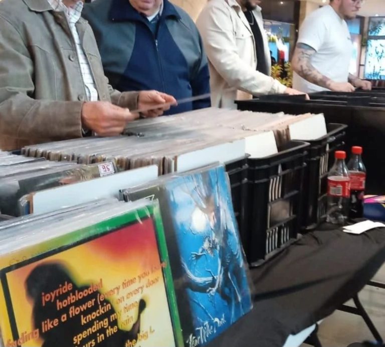 Feira Independente de Vinil de Curitiba: Um Encontro de Paixão pela Música no centro da cidade