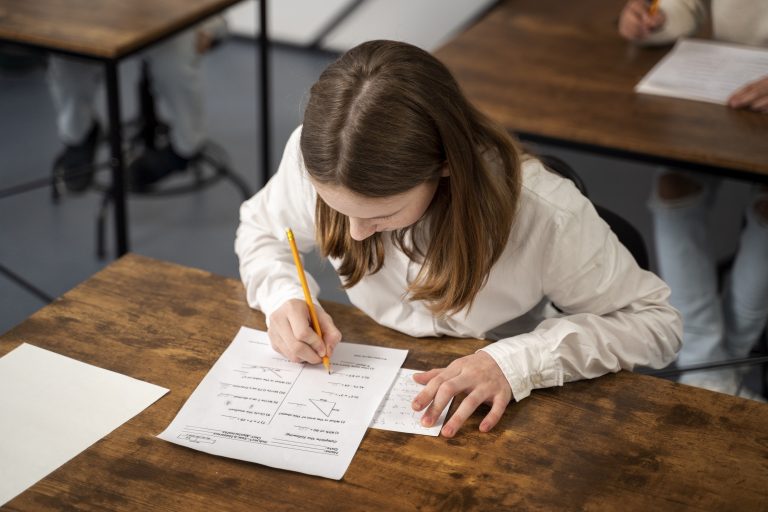 Sistema Positivo de Ensino divulga gabarito extraoficial do segundo dia de provas do Enem 2023