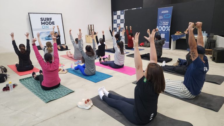 Surf Center promove aula de yoga gratuita em comemoração ao Dia das Mães