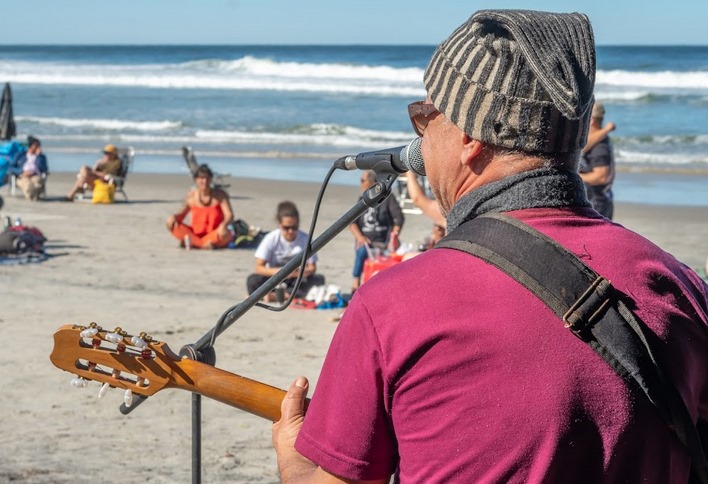 Workshop para as crianças, yoga na praça e músicos locais estão na programação do Jazz Festival, na Ilha do Mel