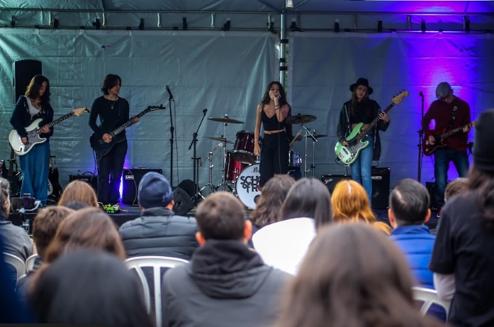 Grand Opening da School of Rock movimenta cidade mesmo com chuva