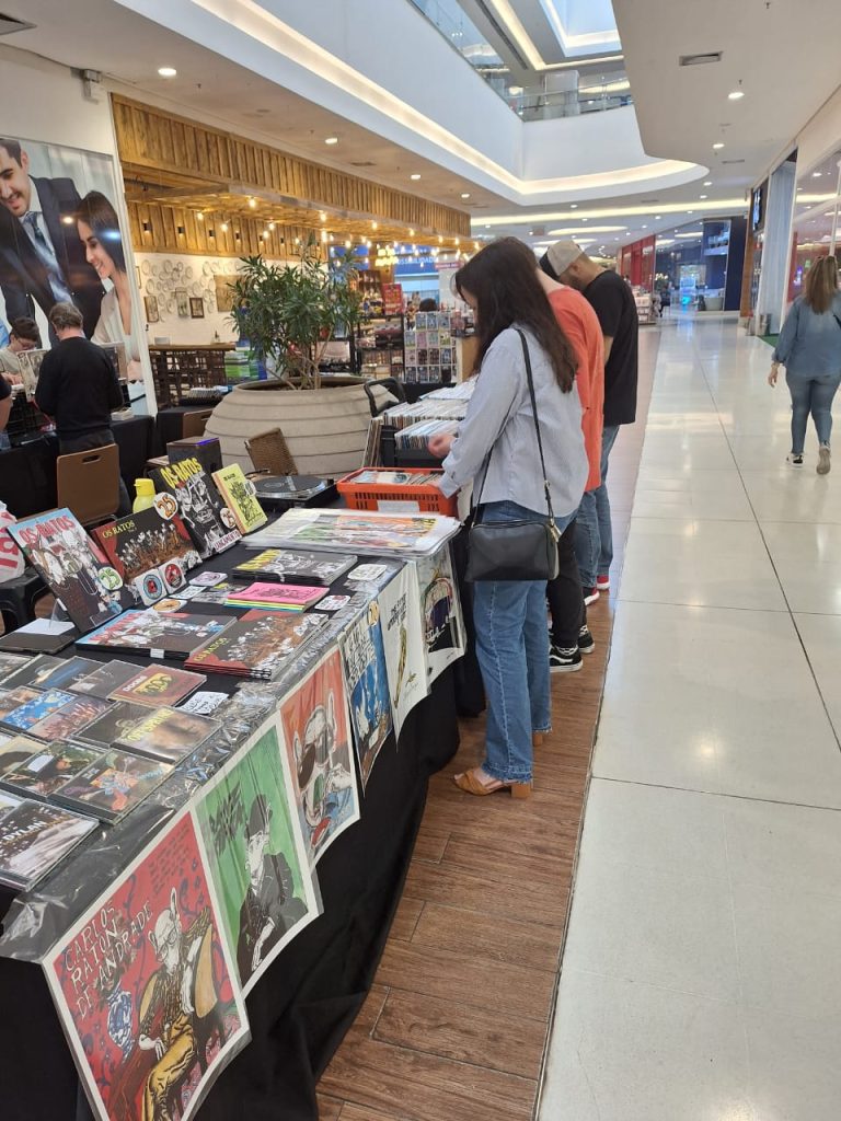 2ª Feira de Vinil do Shopping Crystal traz música, nostalgia e diversão para toda a família