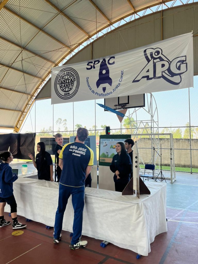 Colégio Estadual Anita Canet realiza feira de profissões na próxima quinta-feira