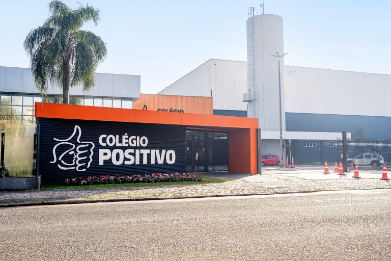 Colégio Positivo oferece bolsas de estudo para Ensino Fundamental e Médio