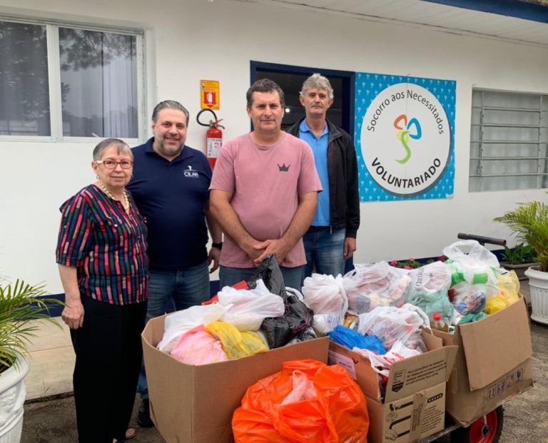 Rede Una arrecada 500 kg de alimentos e doa para Lar de Idosos