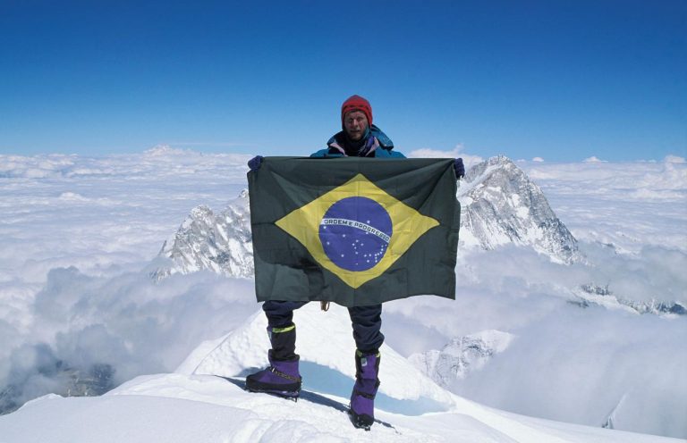 Waldemar Niclevicz comemora 30º aniversário da conquista do Everest