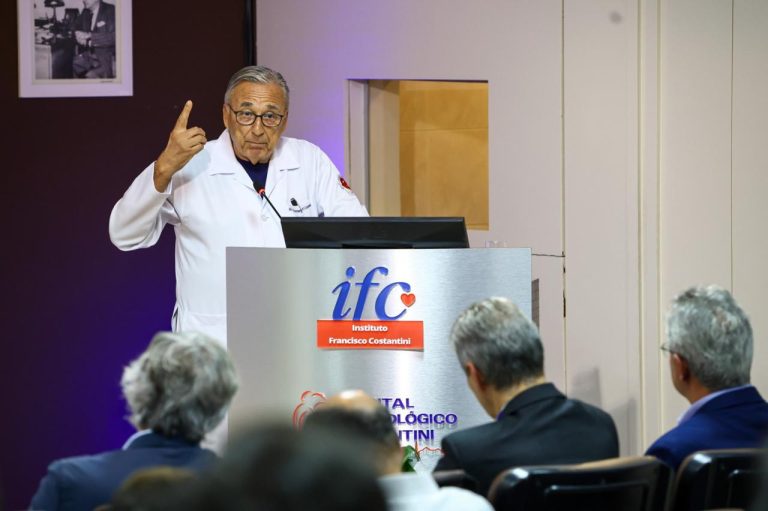 Médico Costantino Costantini recebe medalha da Sociedade Paranaense de Cardiologia
