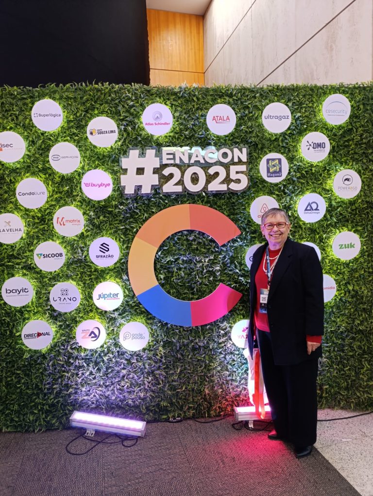 Fátima Galvão representa o Secovi-PR no ENACON 2025 e reforça protagonismo feminino e inovação na gestão condominial