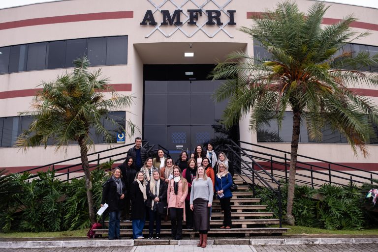 Expedição leva representantes da educação do Litoral do Paraná ao Vale do Itajaí