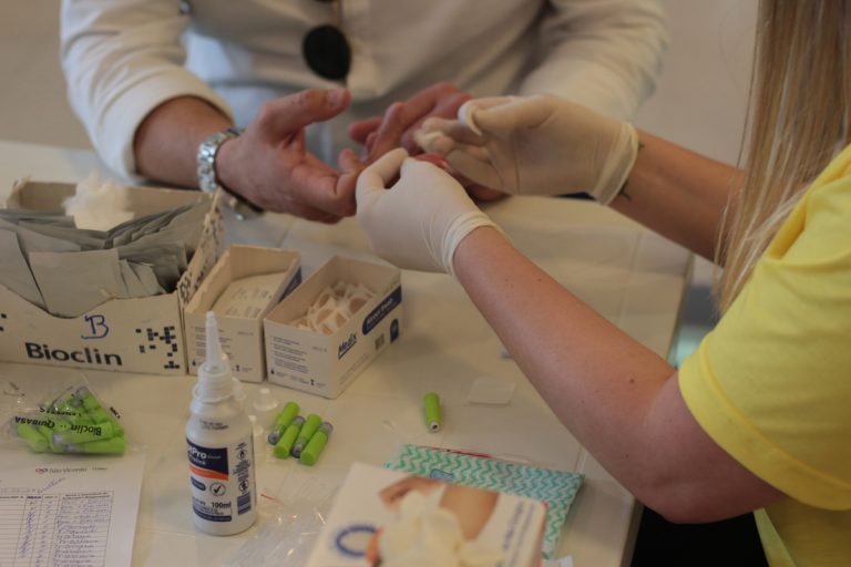 Julho Amarelo: Hospital São Vicente promove testagem gratuita para Hepatites B e C no Shopping Palladium Curitiba