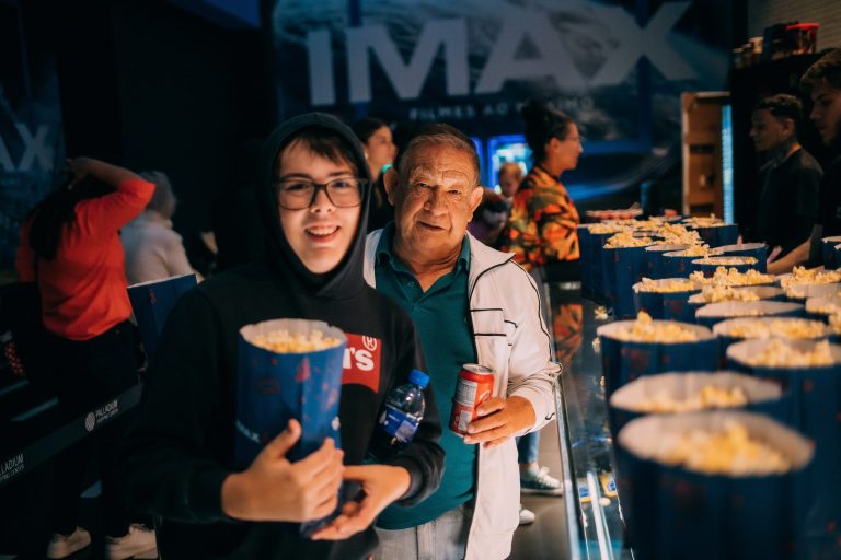 Shopping Palladium Curitiba celebra Dia dos Avós com sessão especial no IMAX