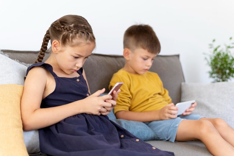 Acesso à internet dispara entre crianças até 8 anos