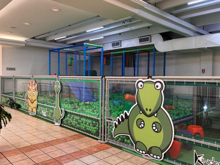 Dino Park invade o Shopping Jardim das Américas com muita aventura pré-histórica 