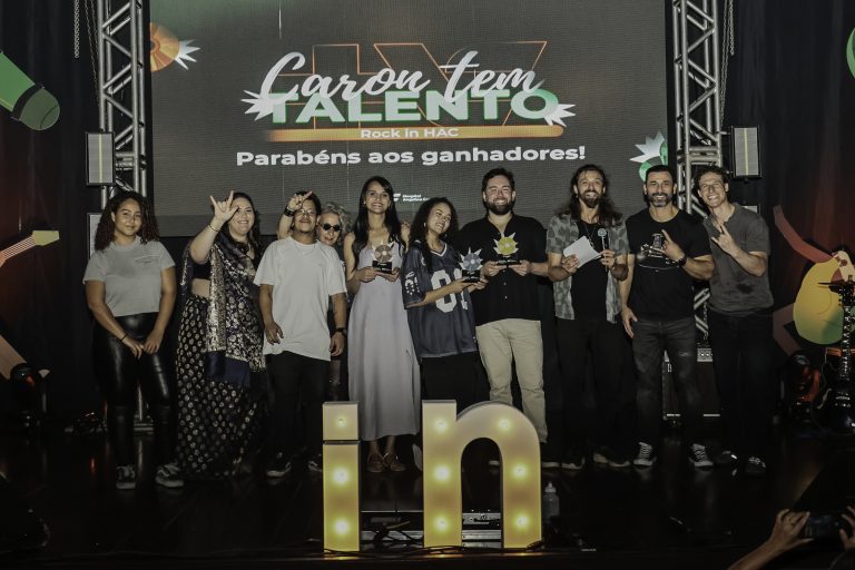 Hospital Angelina Caron promove noite de talentos em clima havaiano e celebra a diversidade artística de seus profissionais