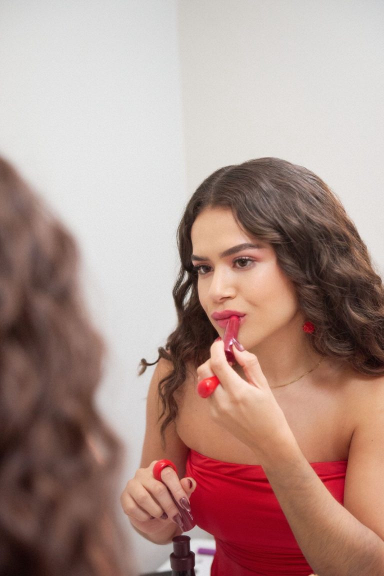 Em nova campanha com Maisa e Fernanda Souza, Natura Tododia brilha com tendência ‘Cherry Mania’