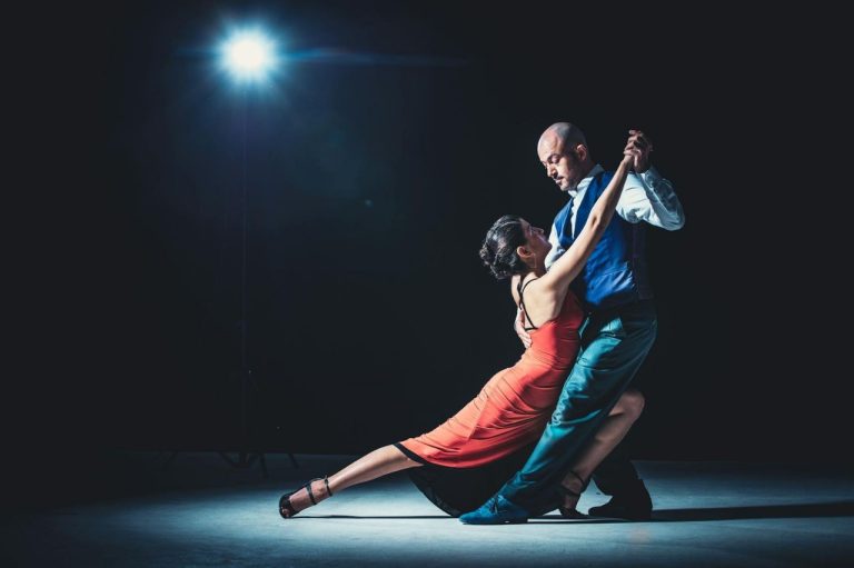 Como parte das comemorações aos 12 anos, Quintal do Monge realiza noite especial com tango, merengue e salsa no Centro Histórico de Curitiba