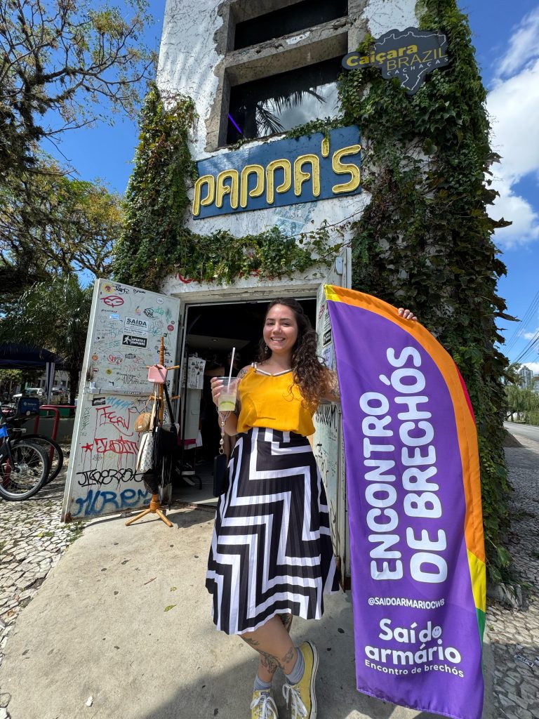 Saí do Armário Pocket: Rolê de Sábado com Brechós Selecionados e Experiências Exclusivas no Pappa’s World Bar 