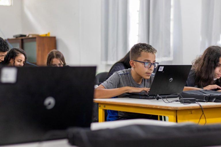 Educação pública com gestão moderna: modelo do Paraná recebe nota alta dos pais Educação pública com gestão moderna: modelo do Paraná recebe nota alta dos pais