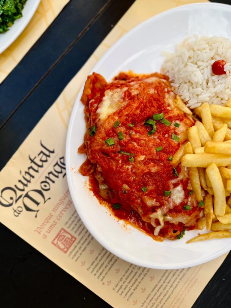 Quintal do Monge serve almoço todos os dias da semana com horário estendido até as 16h