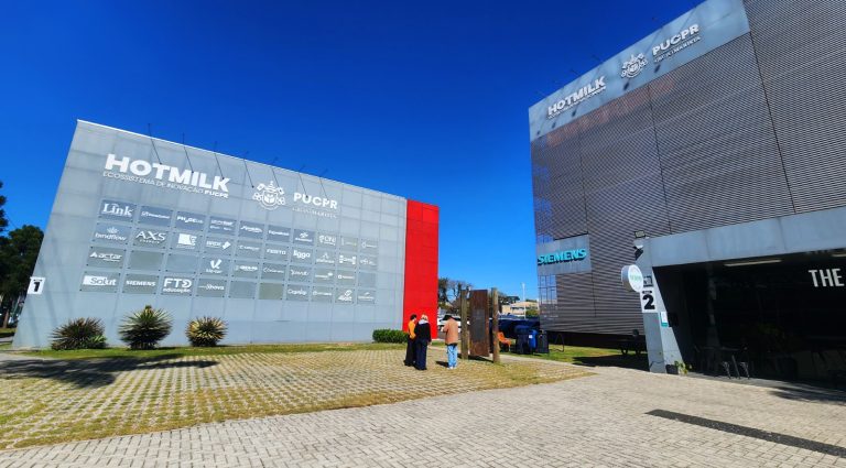HOTMILK, ecossistema de inovação da PUCPR, está entre os finalistas do Ranking 100 Open Startups 2025