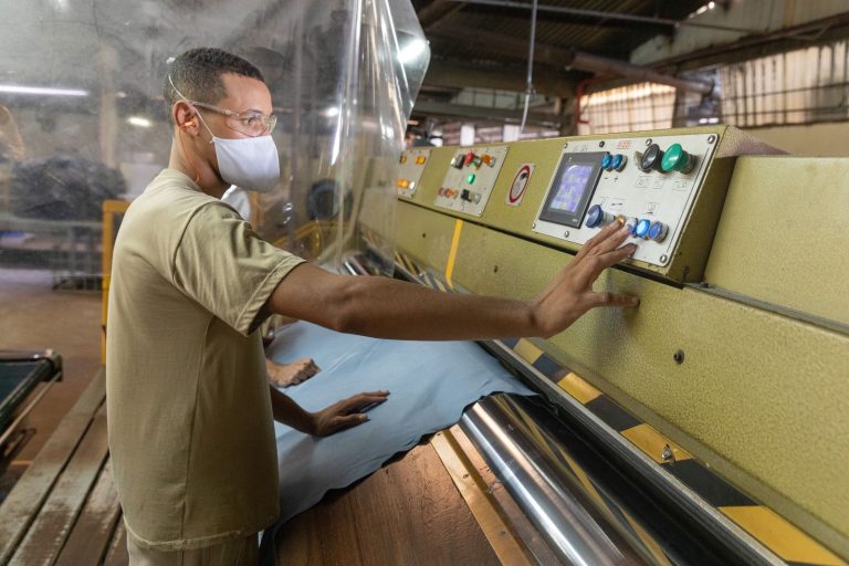 JBS transforma resto de couro em fertilizante na Europa