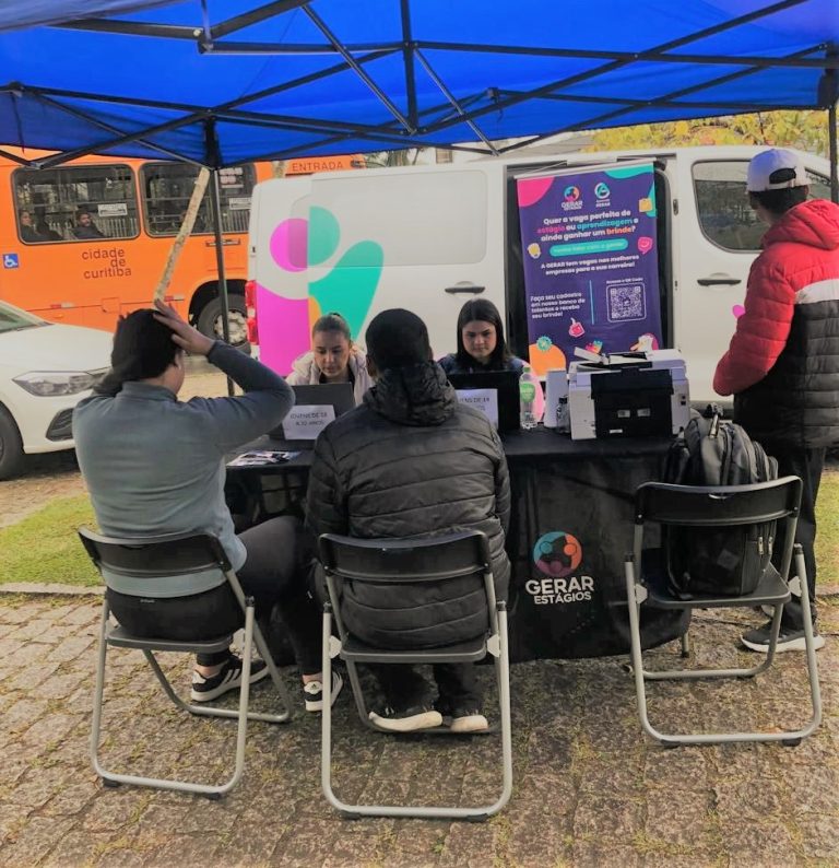 Blitz GERAR alcança 4.200 jovens e realiza mais de 3.600 cadastros em dois meses em Curitiba e Região Metropolitana