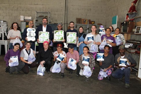Projeto “As atitudes de hoje transformam o amanhã” realiza primeira entrega de produtos de higiene às associações de catadores