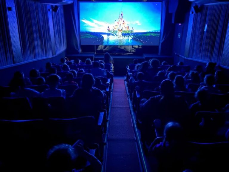 Cinema de graça no Parque Barigui: Cinevia encerra temporada 2025 em um dos cartões postais de Curitiba
