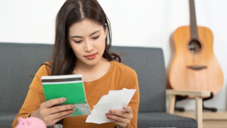 63% dos brasileiros apontam parcelamento como uma forma de quitar dívidas, mostra Serasa