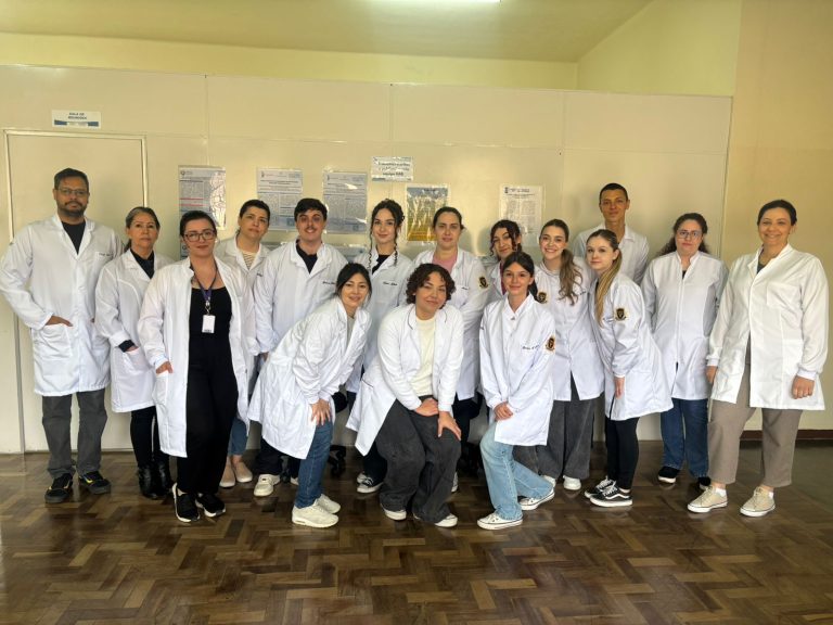 UniCuritiba leva estágio de Psicologia a hospital psiquiátrico pela primeira vez