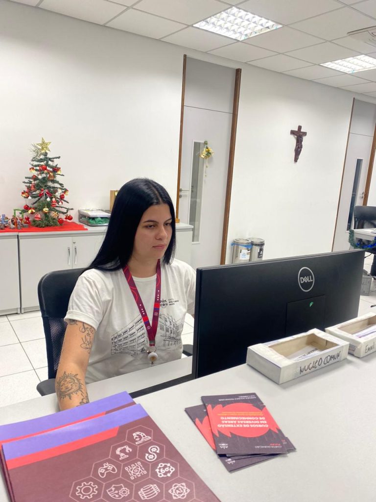 Com apoio e oportunidades, jovem da Vila Torres constrói caminho para primeiro diploma da família