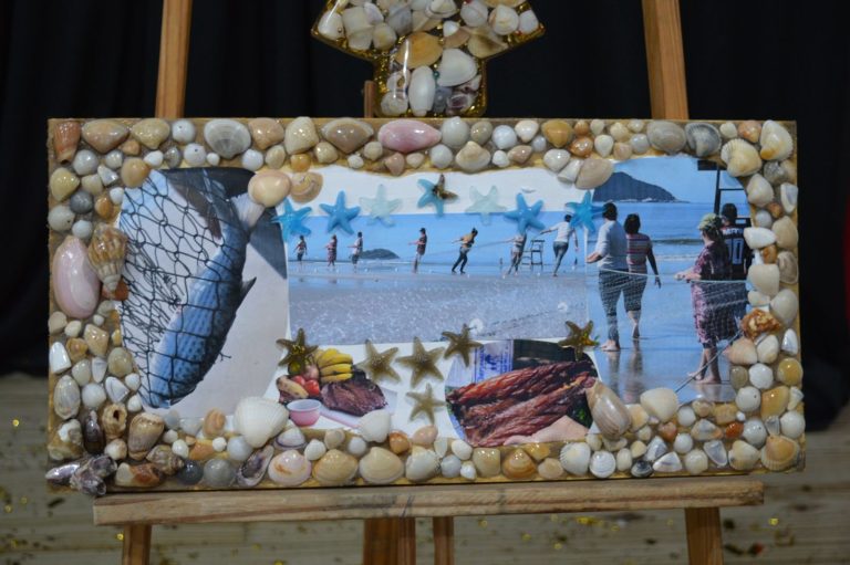 Artesã transforma vivência caiçara em exposição que preserva saberes e valoriza o território