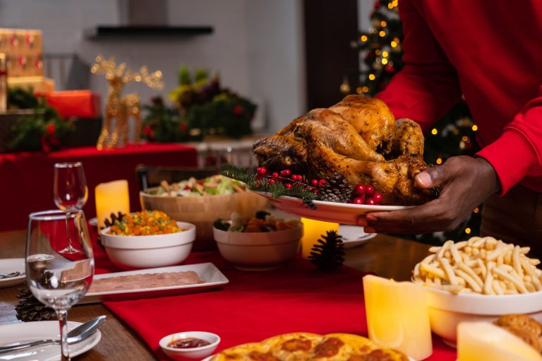 Panetone, peru… e azia? Como evitar que o cardápio das festas vire problema