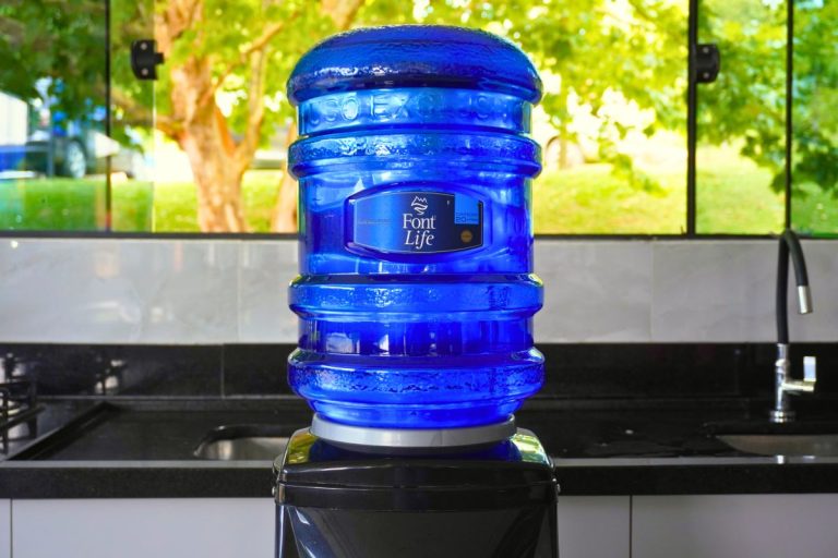 Após a abertura, água mineral de galão deve ser consumida em até duas semanas, alerta indústria