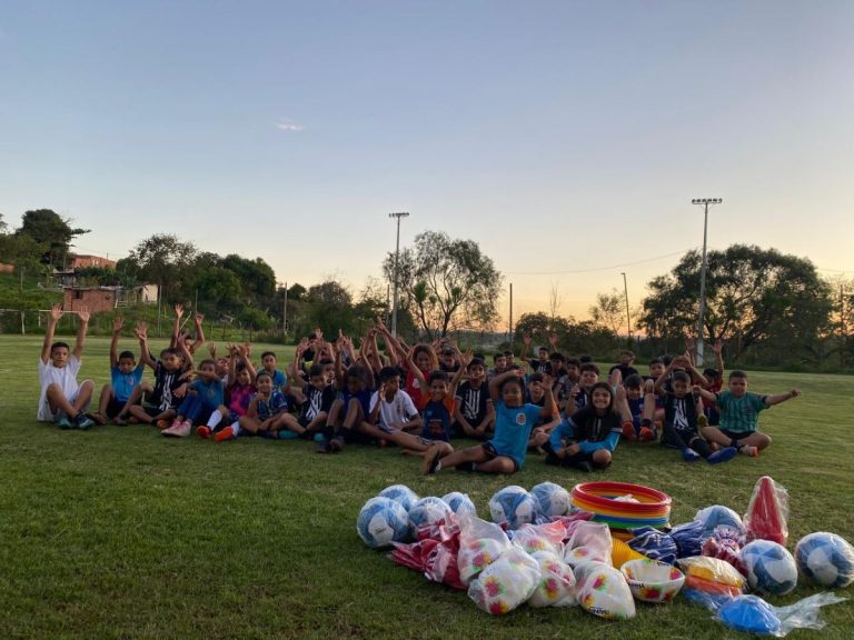 Verão, férias e esporte: Projeto Jogada Certa abre inscrições para crianças e adolescentes nas cidades de Curitiba, Londrina, Araucária e São José dos Pinhais