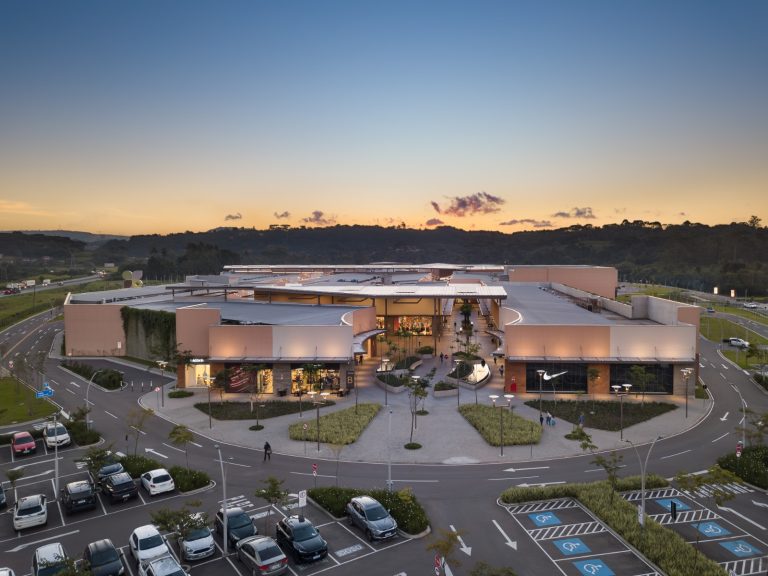 Litoral ou interior? Quatro dicas de passeios próximos a Curitiba para aproveitar o verão