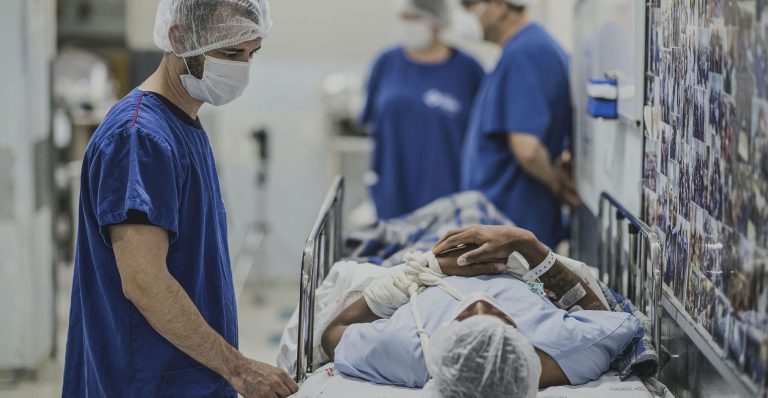 Hospitais fortalecem cultura de cuidado emocional para quem dedica a vida a cuidar dos outros