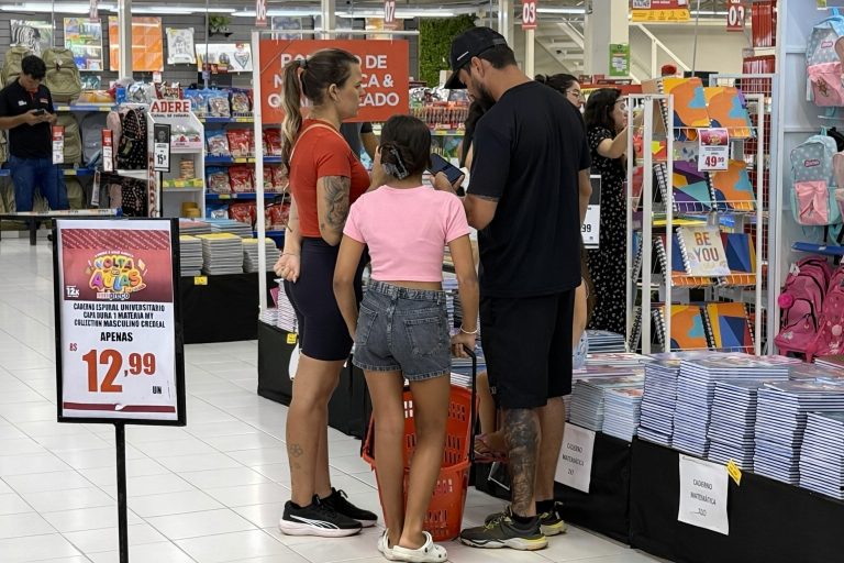 Famílias buscam economia e qualidade na reta final da Volta às Aulas