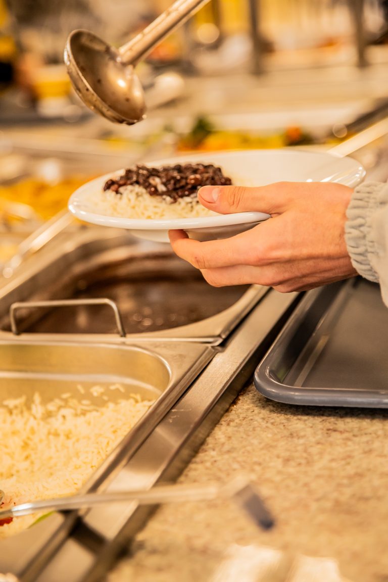 Especialista dá dicas de como ter uma alimentação saudável na volta à rotina