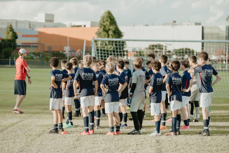 PSG em Curitiba: Clube europeu instala centro de treinamento em universidade