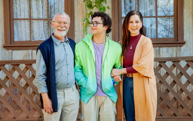 Sucesso em todo o Brasil, telefilme paranaense “Meu Avô Stanislau” volta à tela neste sábado