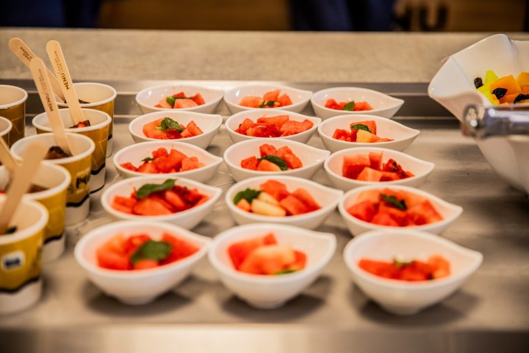 Ramadã e Quaresma: como empresas adaptam alimentação para funcionários durante períodos religiosos