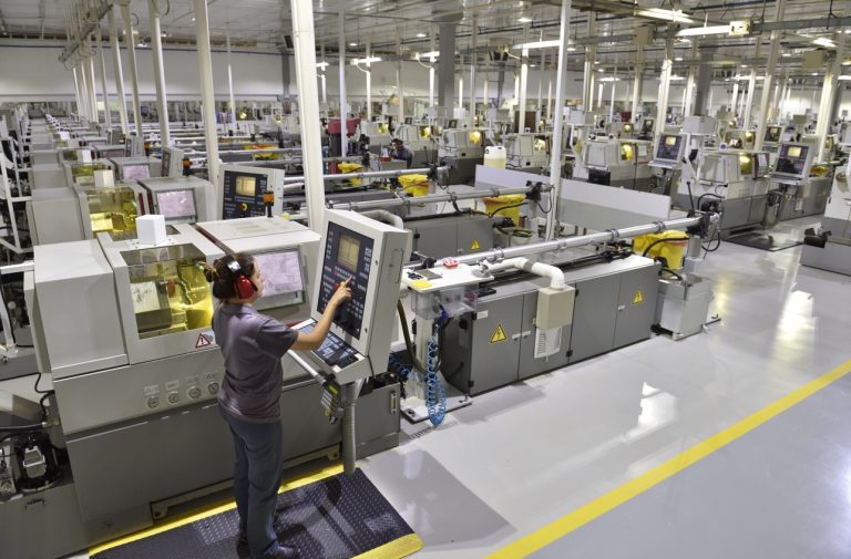 Mulheres representam 47% das áreas de produção de indústria do Paraná